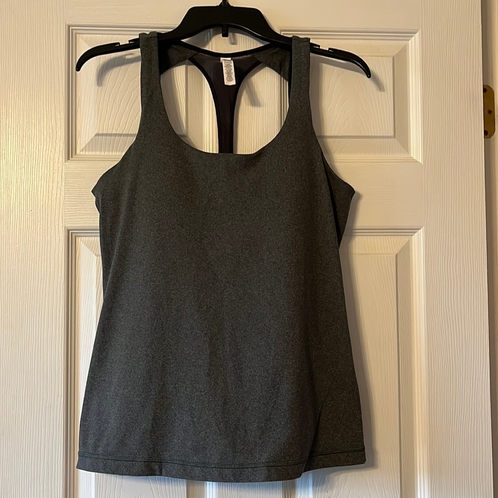 Under Amour All Season Gear. Size med. excellent condition Gray